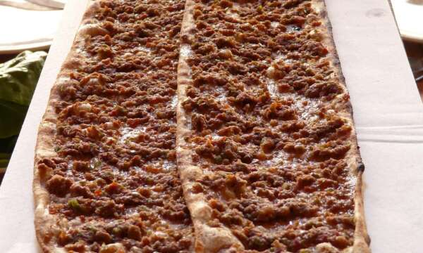 Lingue di pizza con o senza lievitazione.