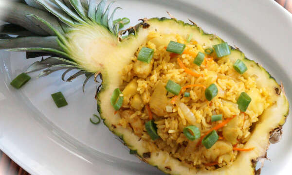 Cucina tailandese:Sfere fritte di riso al curry, Riso fritto con ananas, Omelette Thai ripiena